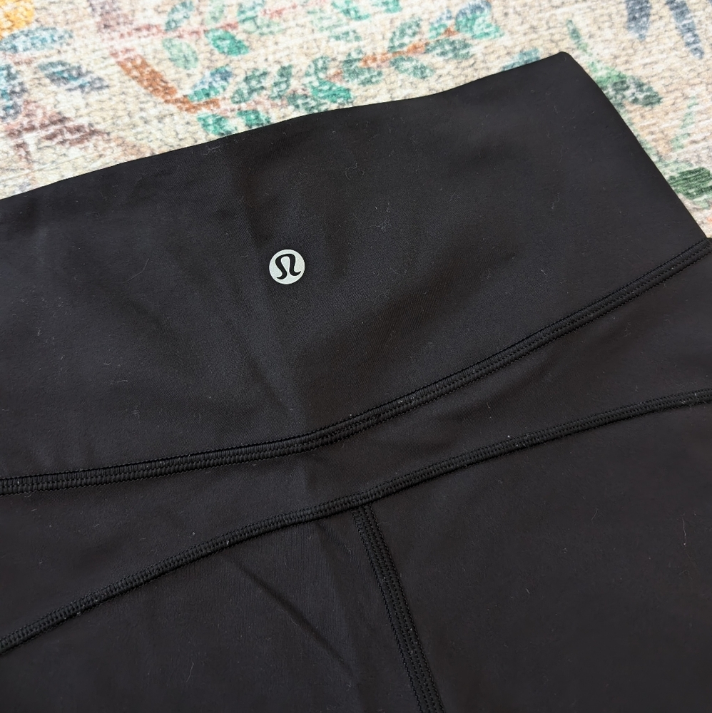 Lululemon In Movement Short - Picture 10 of 10